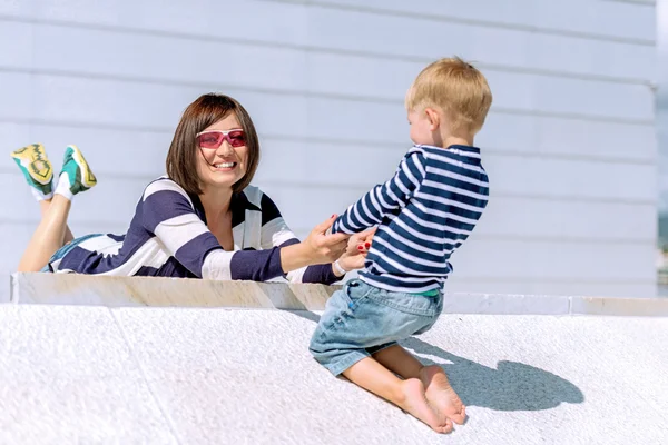 Retrato de mãe e filho — Fotografia de Stock