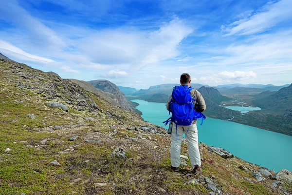 Backpacker at Jotunheimen national park — Stock Photo, Image