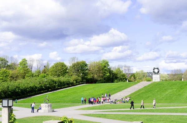 Statuen im vigeland park in oslo sonnenuhr — Stockfoto