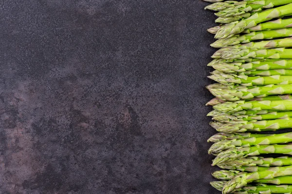 Spargel auf Tisch mit Kopierplatz — Stockfoto