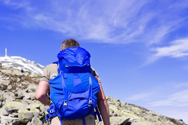Hiker with big traveling rucksack — Stock Photo, Image