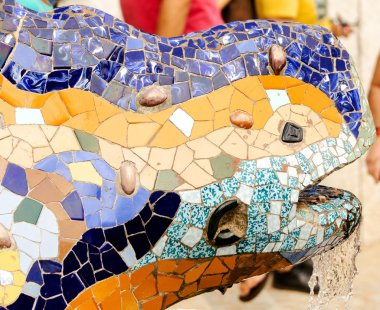Barcelona'da kertenkele çeşme