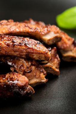 Mangalda kaburga yakın çekim