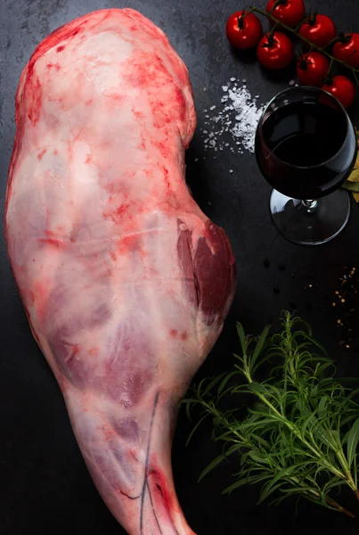 Raw lamb leg — Stock Photo, Image