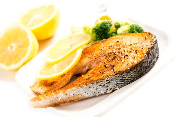 Gegrillter Lachs und Gemüse — Stockfoto