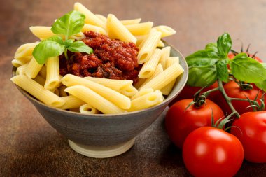 Biftek soslu Penne makarna