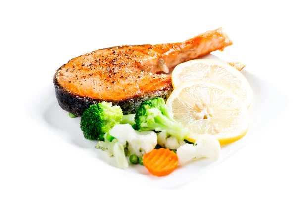 Grilled salmon with vegetables — Stock Photo, Image