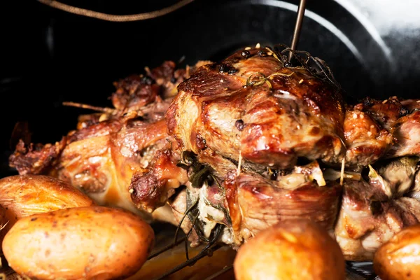 Zelfgemaakte lam met aardappelen — Stockfoto