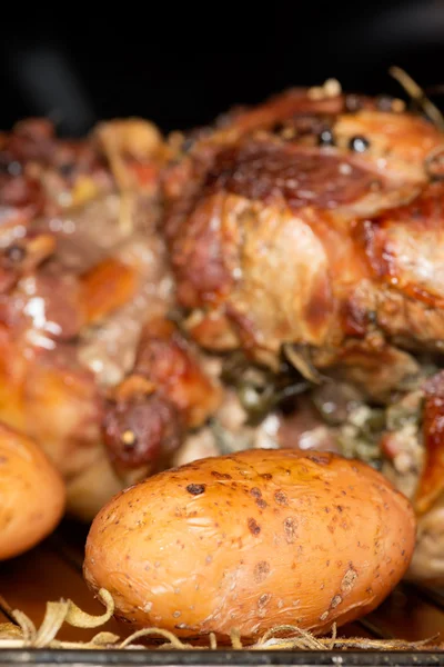 Agneau maison aux pommes de terre — Photo