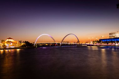 Elizabeth Quay Batı Avustralya gece hayatı turizm merkezi