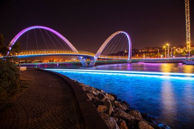 Elizabeth Quay Batı Avustralya gece hayatı turizm merkezi