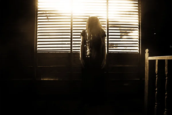 Mysterious girl in black dress standing in abandon house — Stock Photo, Image