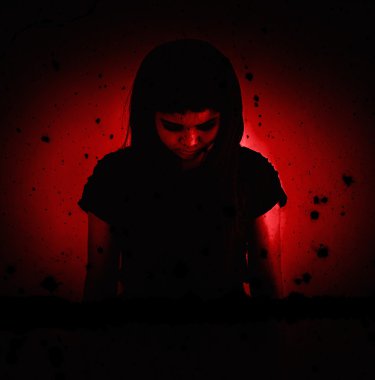 Perili evde hayalet kadın