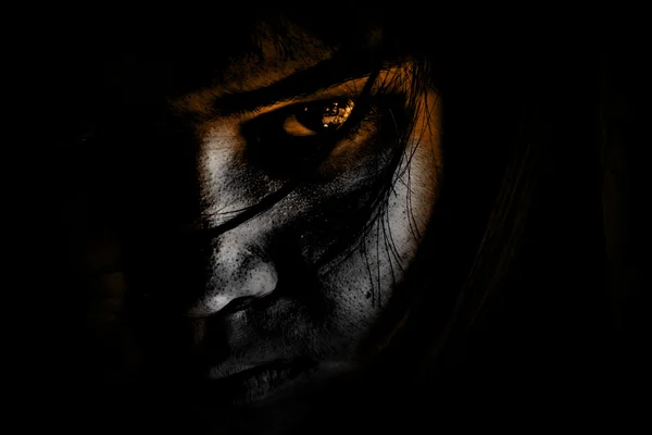 Dijital kameralar-bakıp korkunç kız portresi 