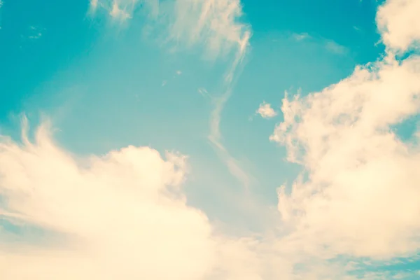 Himmel och moln bakgrund, filter titt — Stockfoto