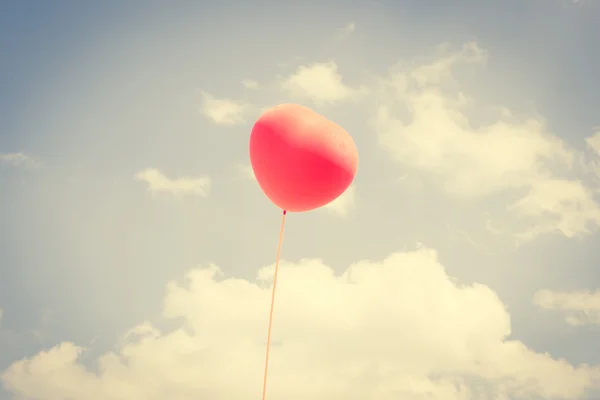Hjärtat ballonger bakgrunden för alla hjärtans dag — Stockfoto