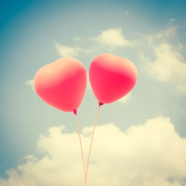 Hjärtat ballonger bakgrunden för alla hjärtans dag — Stockfoto