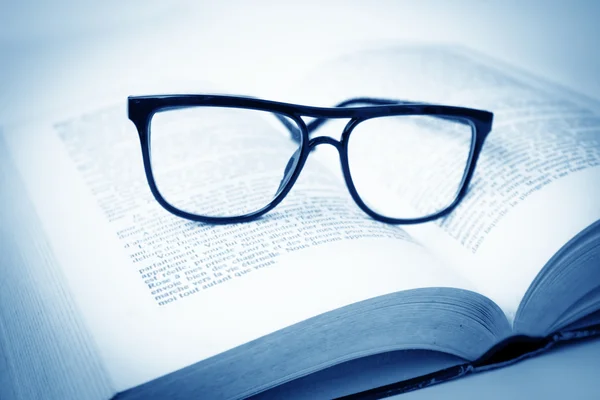 Reading Concept Background,Book and Glasses — Stock Photo, Image