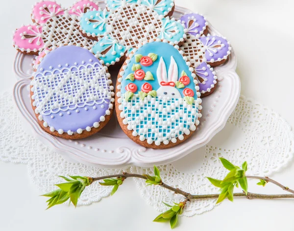 Galletas de Pascua caseras y decoradas . — Foto de Stock