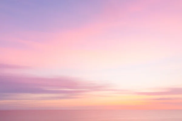 Cielo borroso puesta del sol y fondo de la naturaleza del océano — Foto de Stock