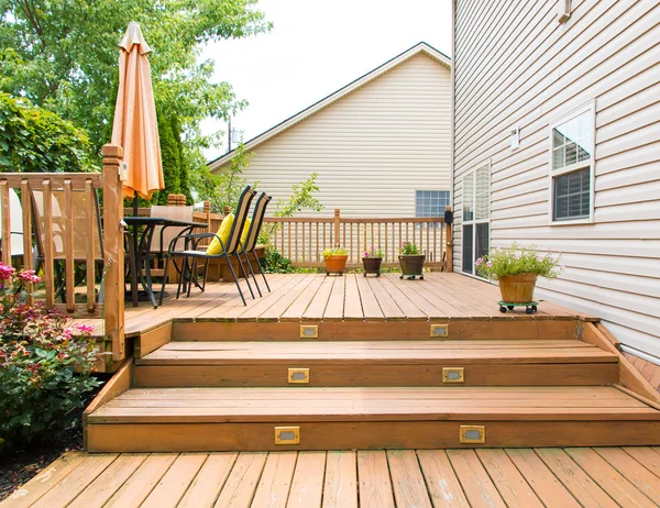 Patio and garden of family home — Stock Photo, Image