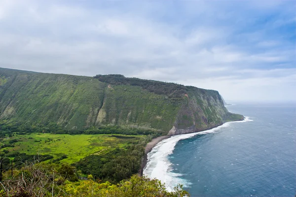 Hermosa línea costera del océano Pacífico, valle de Waipio, Hawai . — Foto de Stock