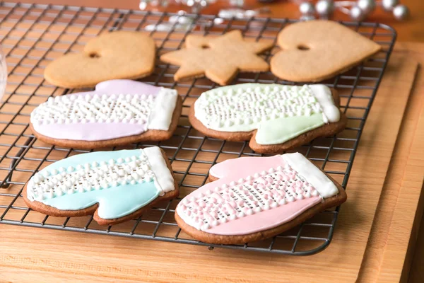 Christmas cookies on cooling rack. — Stock Photo, Image