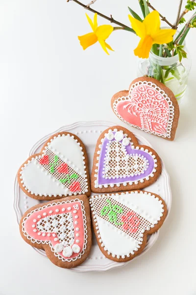 Huis-gebakken en ingericht hartvormige koekjes. — Stockfoto