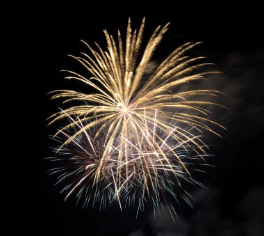 Fireworks uygulamasında karanlık gökyüzü arka plan