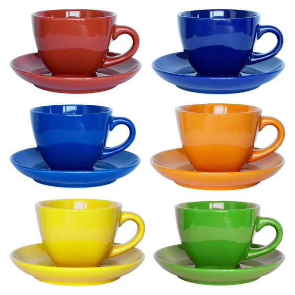 Ensemble de tasses de couleur et soucoupe isolé sur blanc avec pat de coupe — Photo