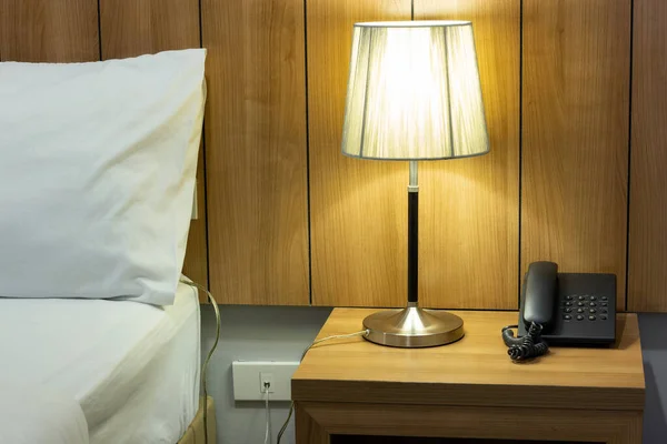 Bordslampa Sängsidan Sovrummet — Stockfoto