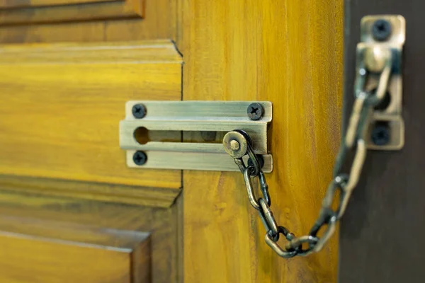 Door Lock Chain Lock Wooden Door — Stock Photo, Image