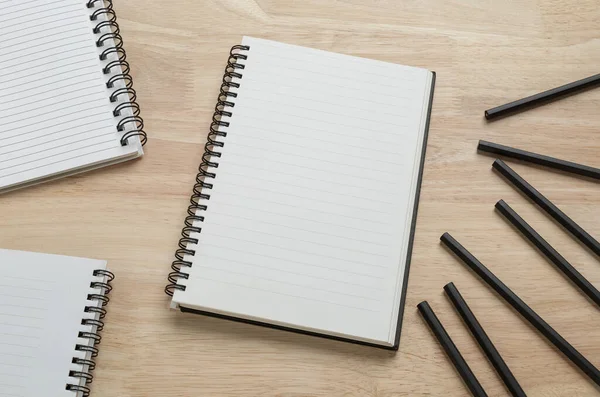 Cuaderno Espiral Blanco Con Lápiz Sobre Mesa Madera Para Maqueta —  Fotos de Stock