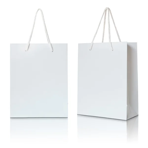Bílá papírová taška na bílém pozadí — Stock fotografie