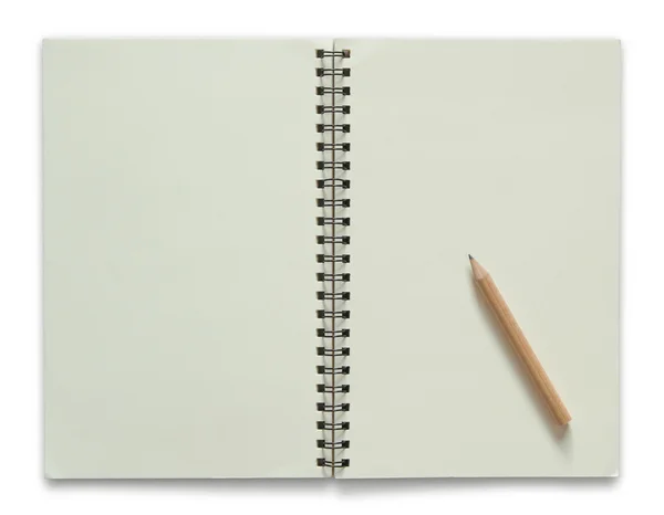 Caderno espiral em branco e lápis isolado no fundo branco — Fotografia de Stock