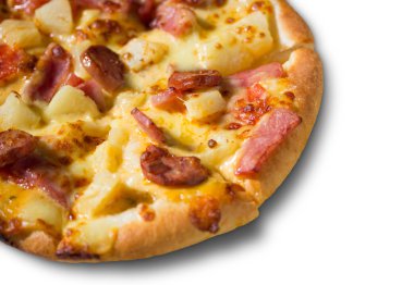 Beyaz arkaplanda izole edilmiş pizza