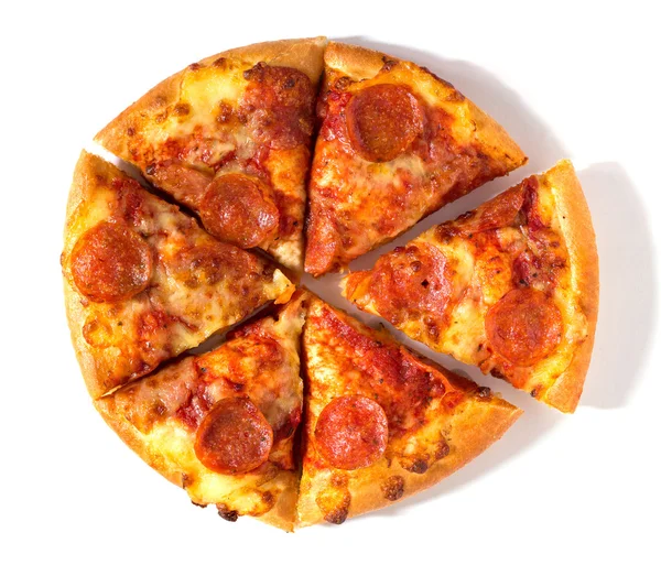 Pizza de pepperoni sobre fondo blanco — Foto de Stock