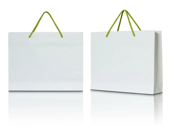 Saco de compras de papel branco no fundo branco — Fotografia de Stock
