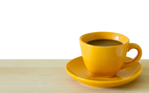 Xícara de café na mesa de madeira, isolado em branco — Fotografia de Stock