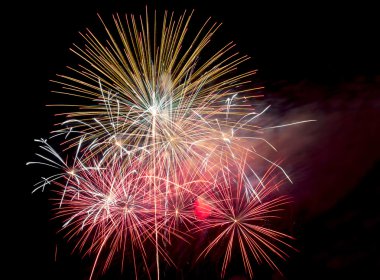 Fireworks uygulamasında karanlık gökyüzü arka plan