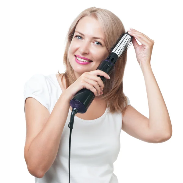 Belle fille faisant coiffure avec brosse à cheveux — Photo