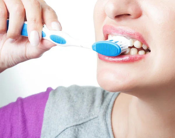 Menina escovando os dentes Imagens De Bancos De Imagens