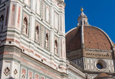 Floransa İkili olarak bilinen Santa Maria del Fiore Metropolitan Katedrali, Floransa 'nın ana kilisesidir ve şehrin sembolüdür.