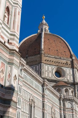 Floransa İkili olarak bilinen Santa Maria del Fiore Metropolitan Katedrali, Floransa 'nın ana kilisesidir ve şehrin sembolüdür.