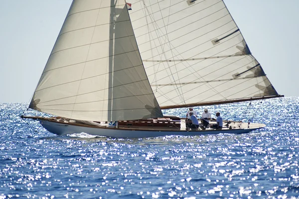 Oude zeilboot tijdens een regatta op de klassieke yac panerai — Stok fotoğraf