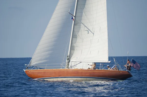 Oude zeilboot tijdens een regatta op de klassieke yac panerai — Stockfoto