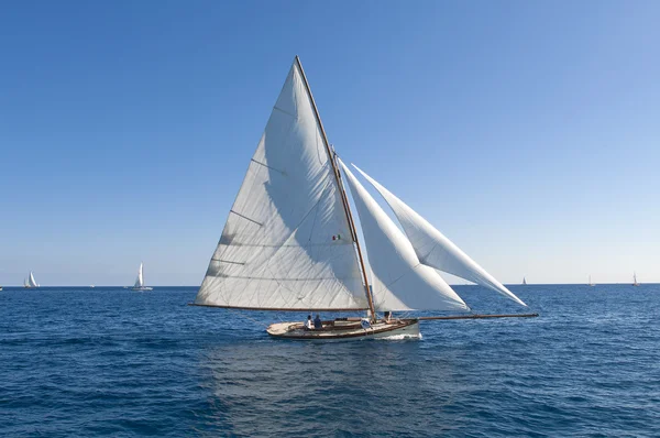 Antica barca a vela durante una regata al Panerai Classic Yac — Foto Stock