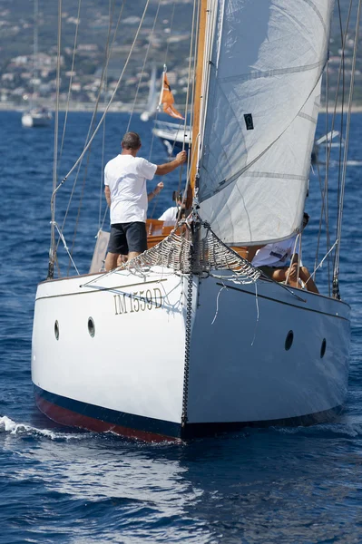 Veleiro antigo durante uma regata no Panerai Classic Yac — Fotografia de Stock