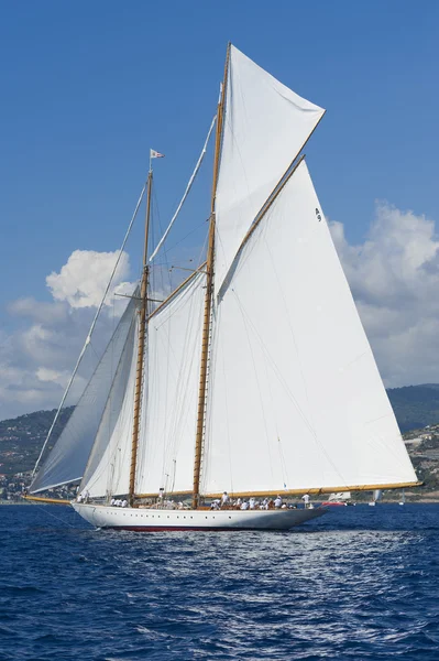 Veleiro antigo durante uma regata no Panerai Classic Yac — Fotografia de Stock