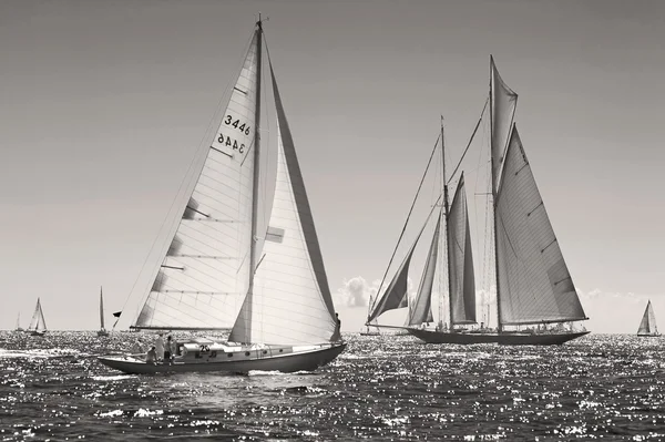 Veleiro antigo durante uma regata no Panerai Classic Yac — Fotografia de Stock